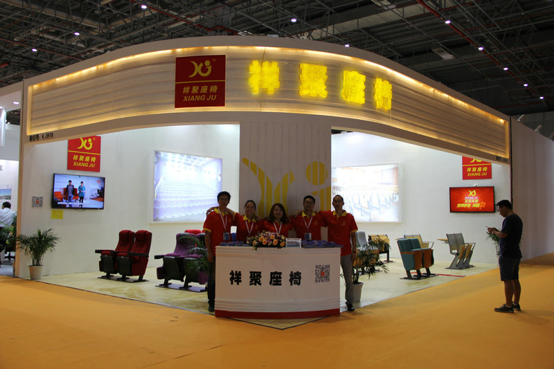 專(zhuān)業(yè)禮堂椅廠家就找祥聚！